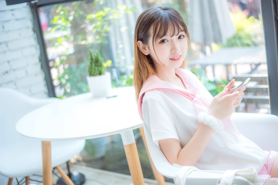 让珊瑚远离惊涛骇浪的侵蚀吗?那无异是将它们的美丽葬送。